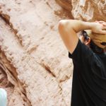 Turista en el Anfiteatro, camino a Cafayate