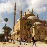 Turistas frente a la Mezquita de Muhammad Alí, El Cairo, Egipto