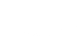 logo entre cerros viajes blanco