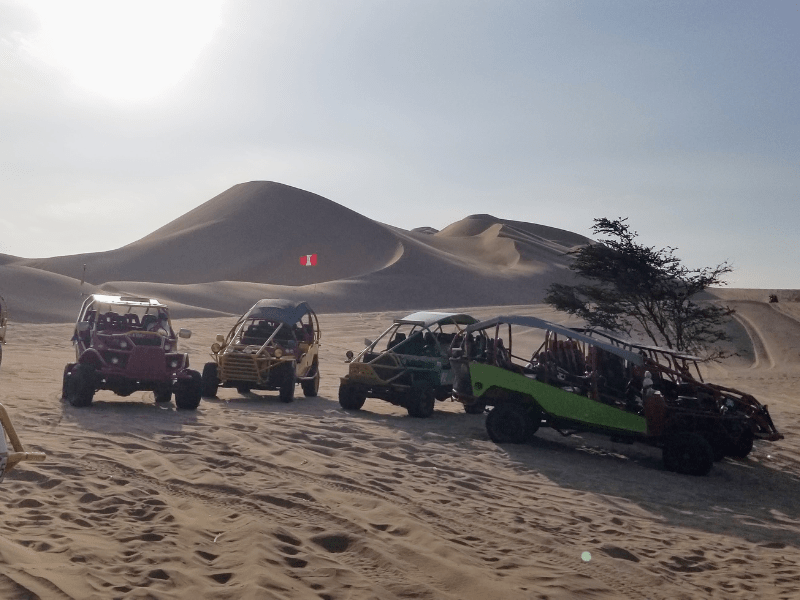 Bugies para hacer sandboard en la huacachina, perú