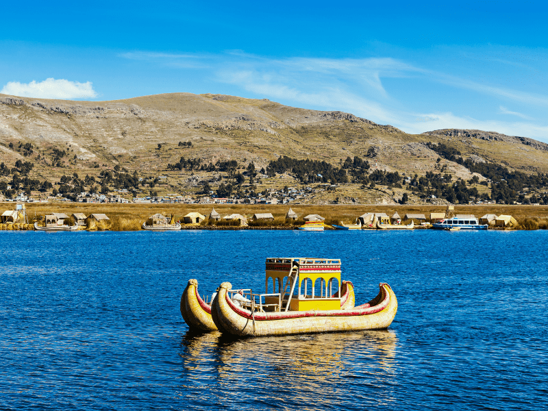 Gondola en el lago Titicaca, Puno