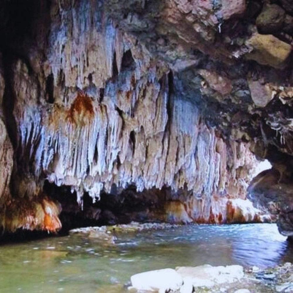 Desde dentro de la Caverna del Puente del Diablo, La Poma, Salta