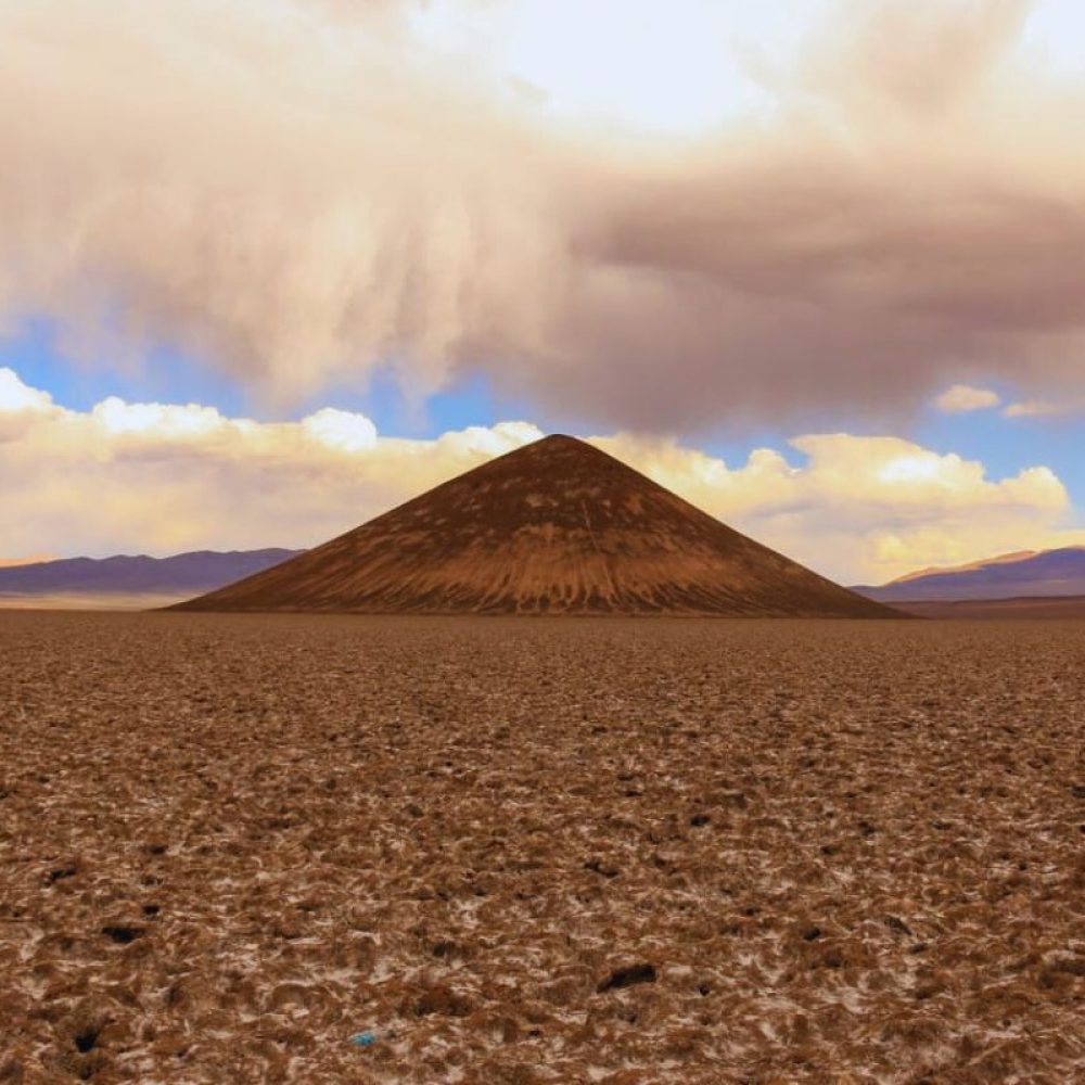 Cono de Arita en la Puna Salteña, en Tolar Grande, Salta