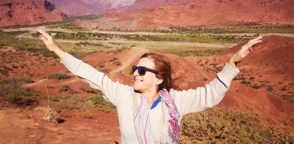 Turista feliz en la Quebrada de las Conchas, Cafayate, Salta